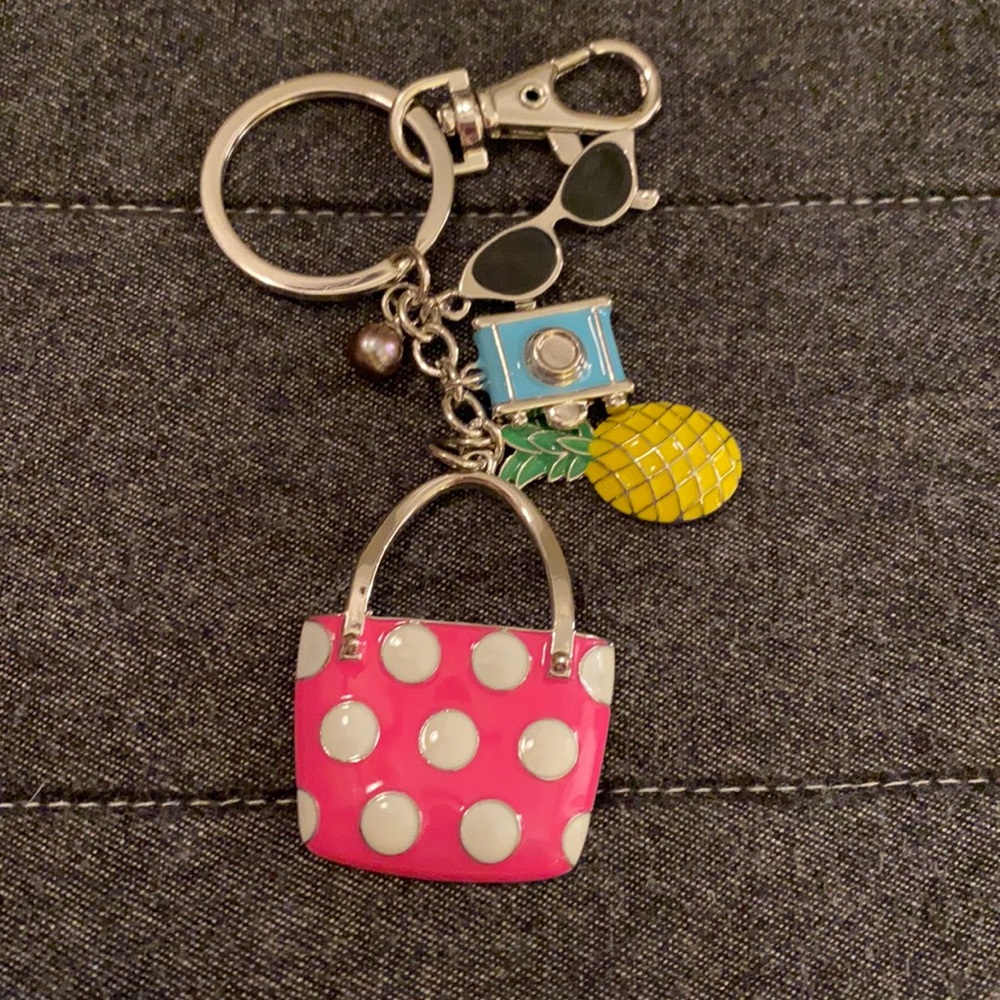 Vantel Pearls keychain